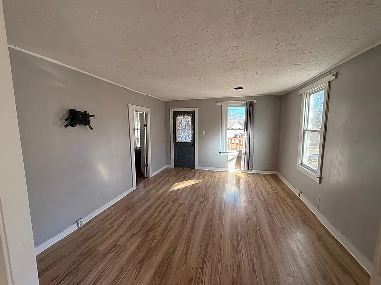 46 S Kendall Ave — Photo 14