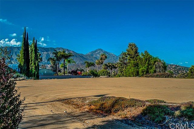 1st image of 327 Saddle Horn Ln