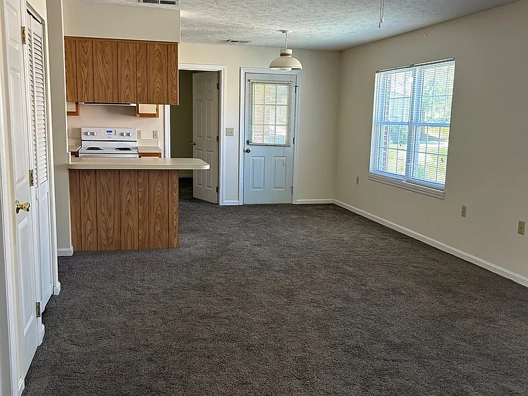Bridgeport Landing Apartments — Photo 6