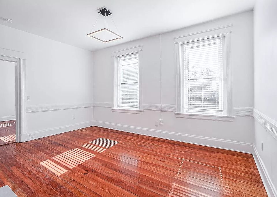 2nd image of 150 E Clifton Ave #300