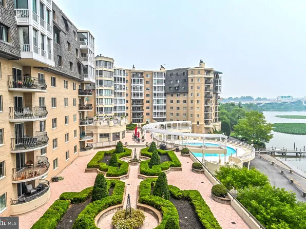 1250 S Washington St Unit 407, Alexandria, VA 22314