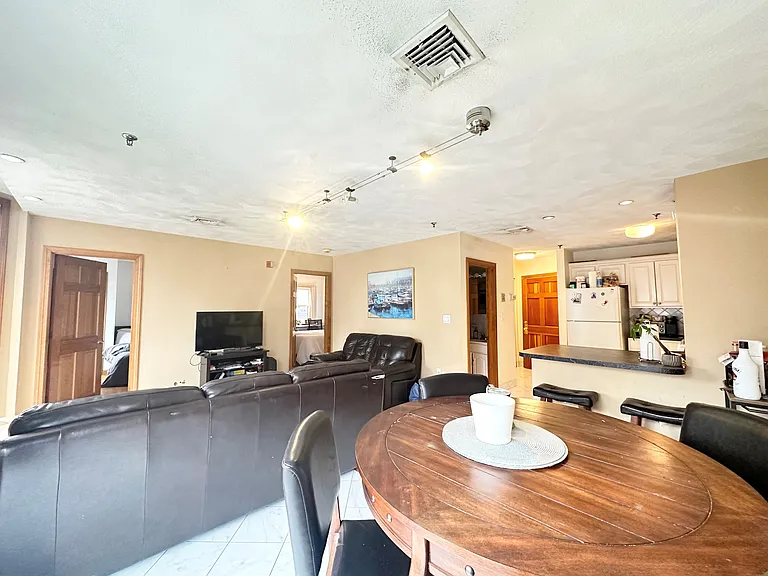 237 Hanover St #4B — Photo 7