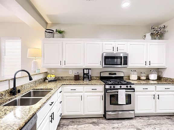 3rd image of 9175 Brilliant Prairie Ct