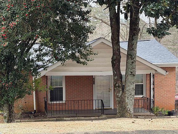 3rd image of 2817 Anderson Rd