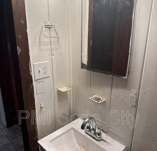 211 E Brooks St #E — Photo 14