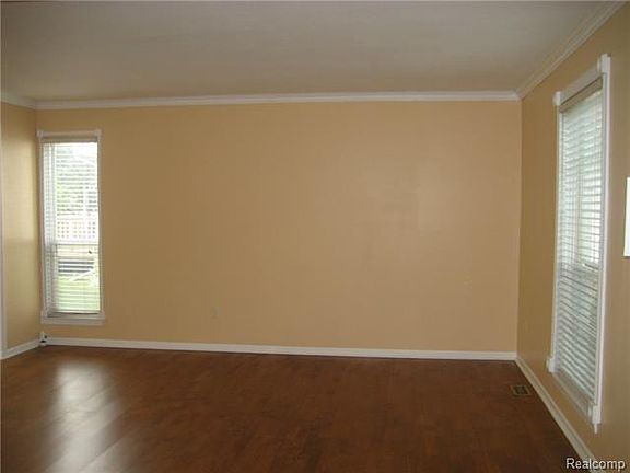 3rd image of 29419 Chelsea Xing