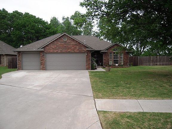 2nd image of 828 Shady Creek Ln