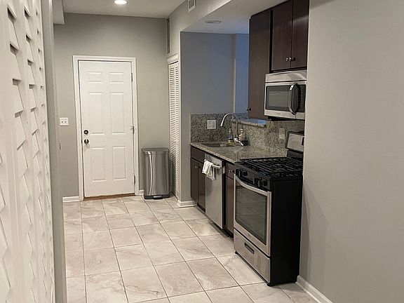 3rd image of 3910 N Janssen Ave #G
