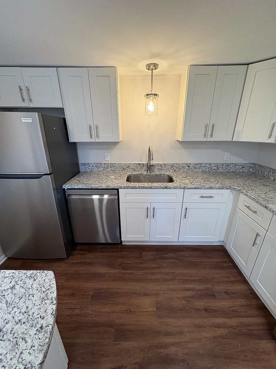 Building Photo - 608 Heckel Ave #2