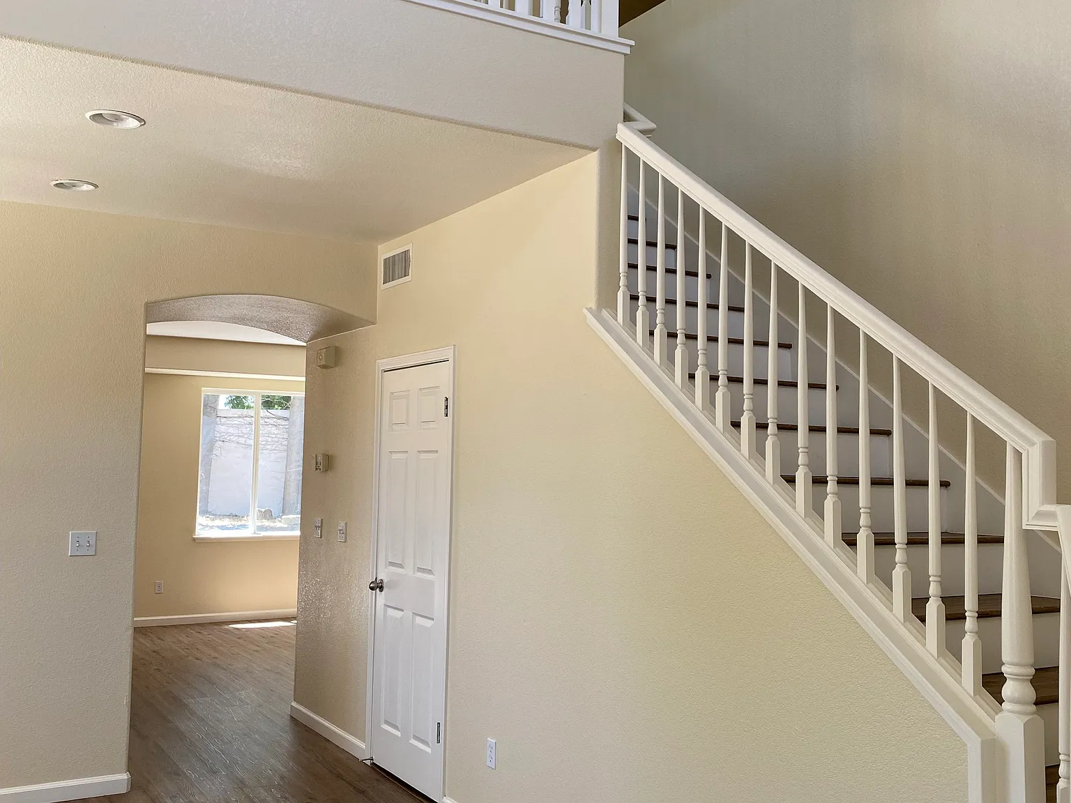1130 King Loop — Photo 2