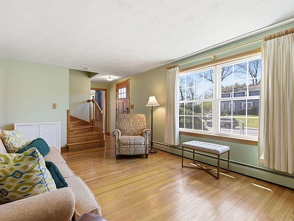 5th image of 32 Hathaway Rd