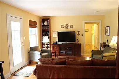 2328 Armistead Rd — Photo 8