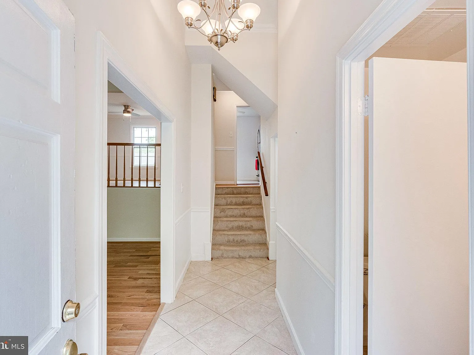 3 bed, 2.5 bath, 2112 sqft, $3,100 — Photo 3