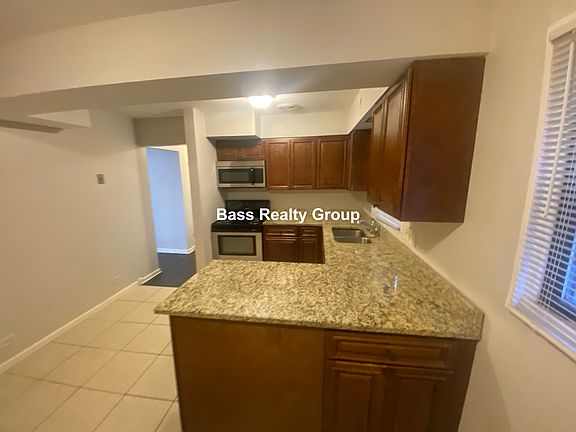 3rd image of 503 N Sheridan Rd #A2