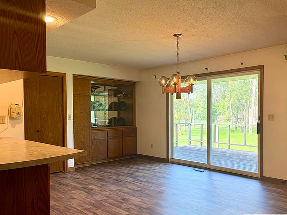 4th image of 907 Woodland Dr