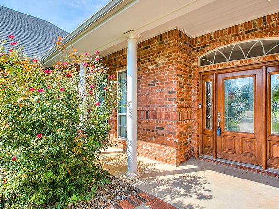3rd image of 4809 N Bentwood Dr