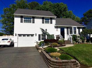 17 Wilshire Rd, Edison, NJ 08817