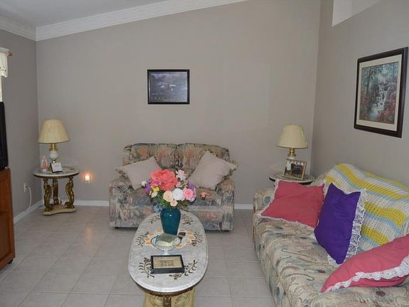 5th image of 1581 E Merrick Dr