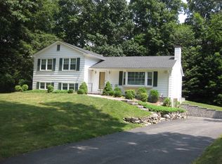 17 Sandi Dr, Poughkeepsie, NY 12603