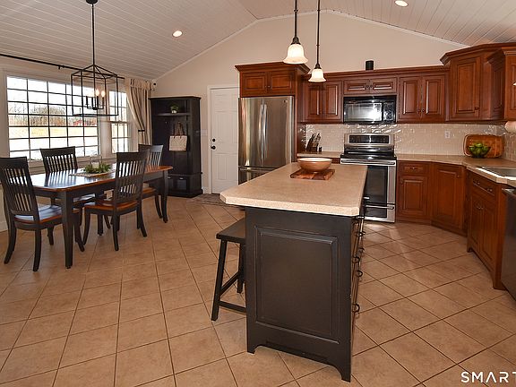 4th image of 59 Wapping Wood Road