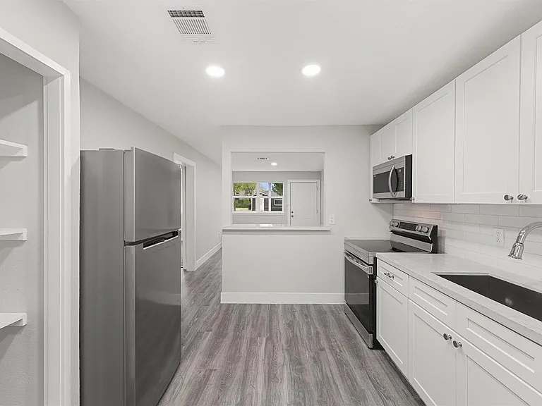 4630 Clover St — Photo 15