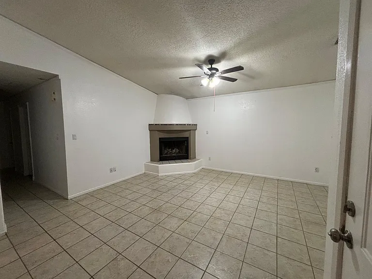 47 Roberts Dr — Photo 5