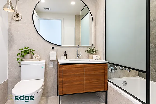 Bathroom, photo 2
