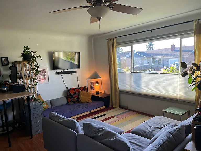 1331 Olympic St — Photo 7