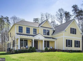 6539 Foxhollow Ln, Fairfax Station, VA 22039