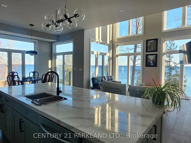 15 Stanley Ave — Photo 9