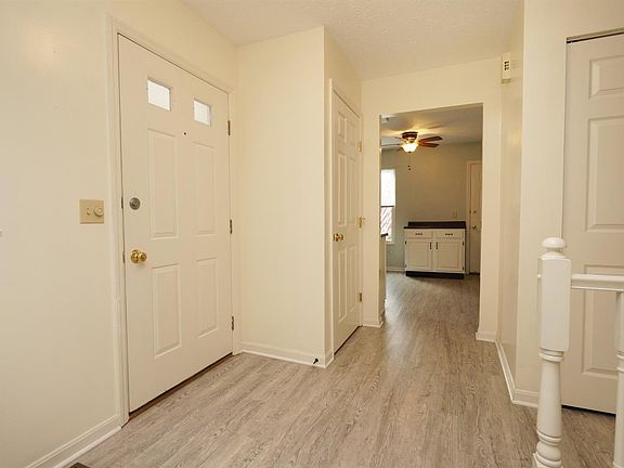 3rd image of 804 Lakeshore Dr