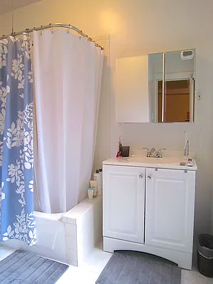 Rented by City Connections Realty | media 15