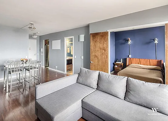 Sold by Warburg | media 17