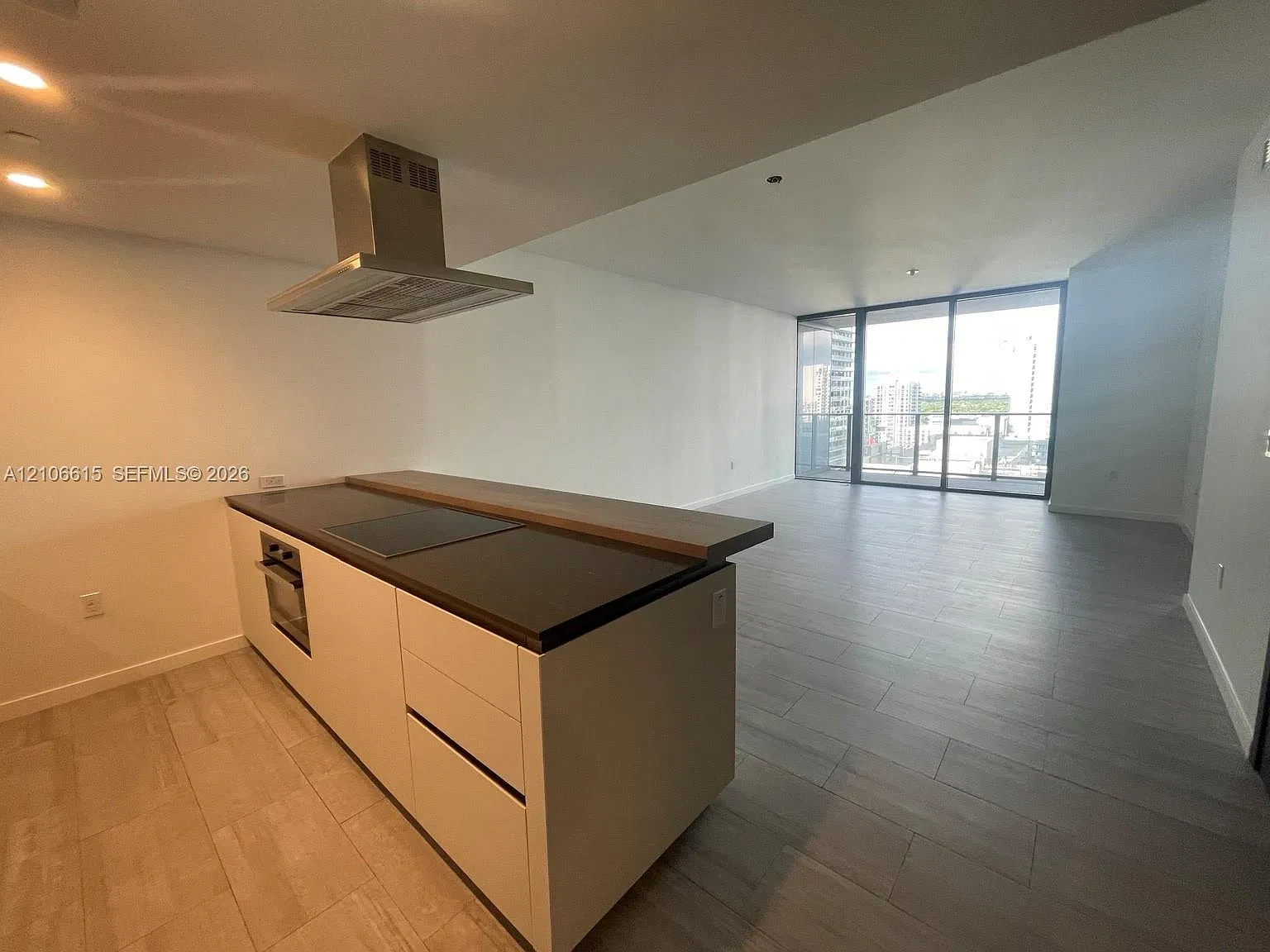 Brickell Flatiron Condo — Photo 4