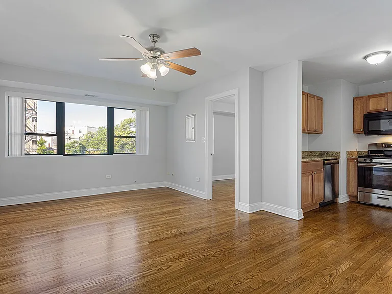 7616 N Marshfield Ave — Photo 1