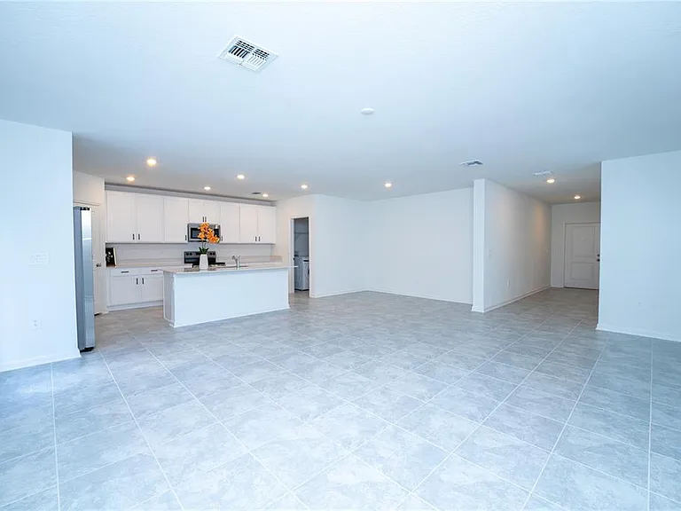 581 Bell Prairie Cir — Photo 5