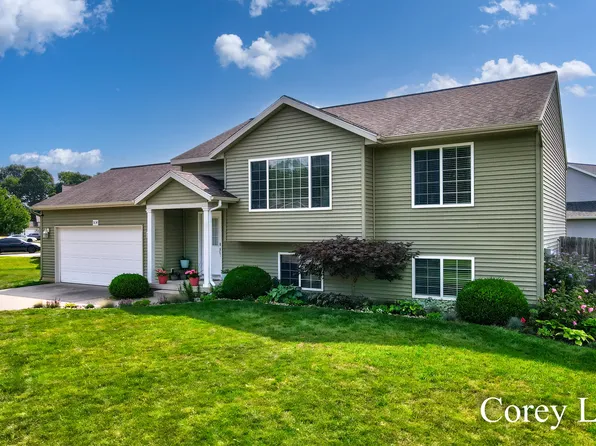 514 Clearwood Dr SE, Kentwood, MI 49548