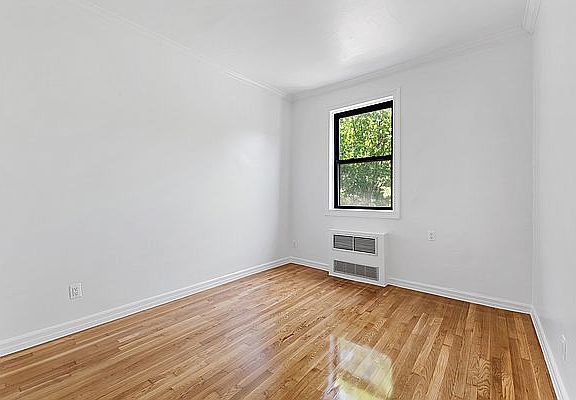 3rd image of 69 1/2 Morton St APT 3R