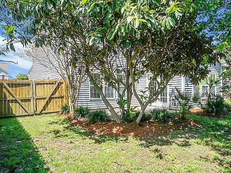 8003 Henderson Rd — Photo 47