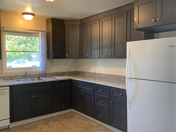 Granite countertops, tons of counter space