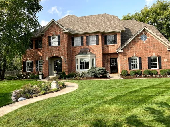 210 Persimmon Dr, St Charles, IL 60174