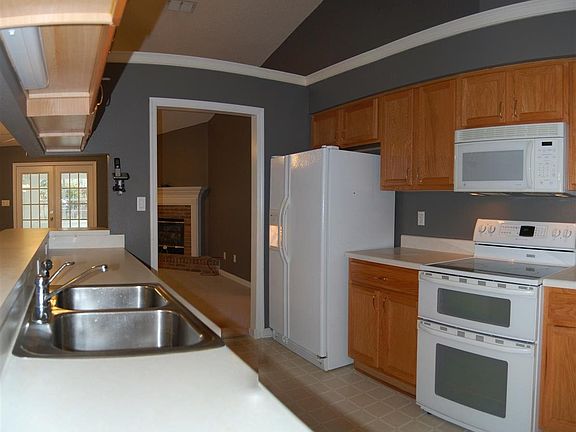 4th image of 69 Bridlegate Dr