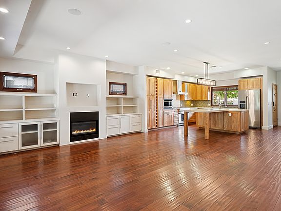 5th image of 22030 Providencia St