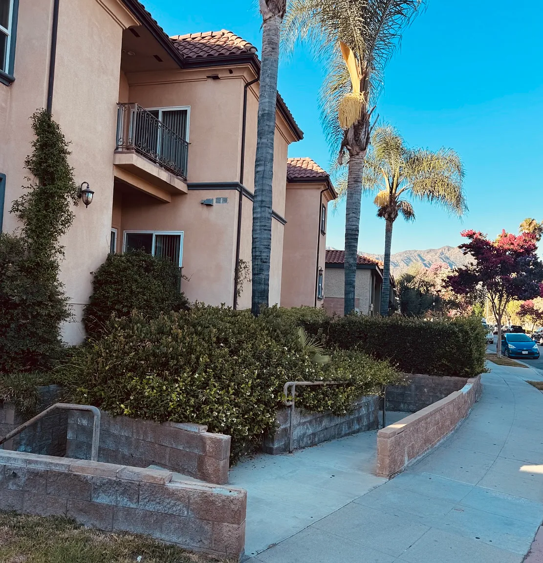 303 W Verdugo Ave — Photo 2