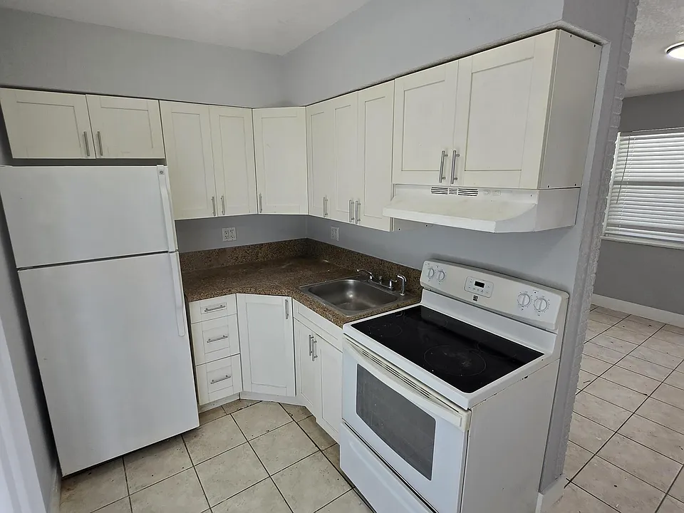 16951 NE 18th Ave #6