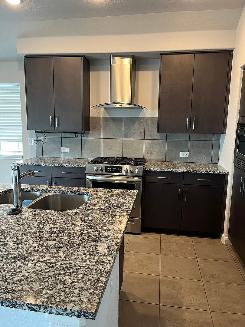 3 Bed, 2 Bath Home w/2 Car Garage — Photo 4