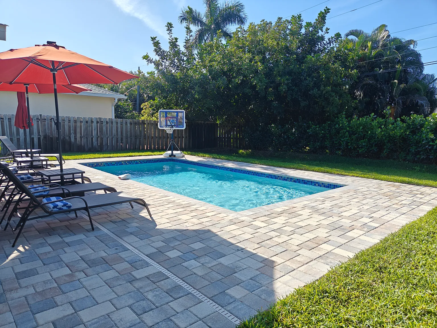 4 bed, 1600 sqft, $12,500 — Photo 2