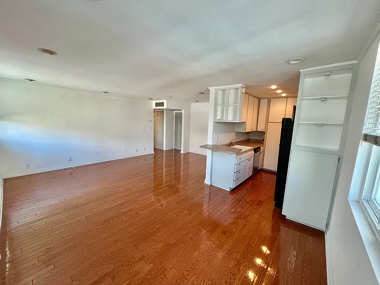 1907 Robinson Ave #3001 — Photo 3