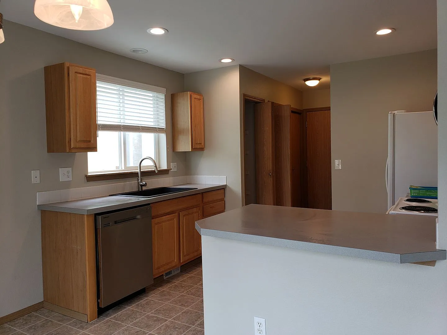 Inviting 3bed/2bath Home in Bonney Lake! — Photo 2