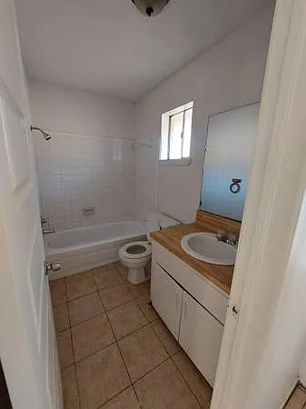 306 E Roberts Ave #13 — Photo 5